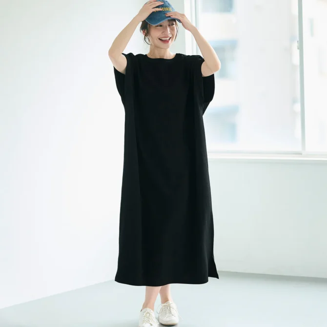 コカエンボス加工のボートネックロングドレス